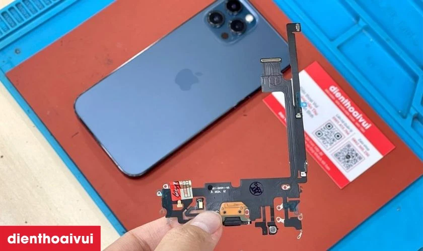 Có nên thay chân sạc hãng Safety iPhone 13 Pro Max