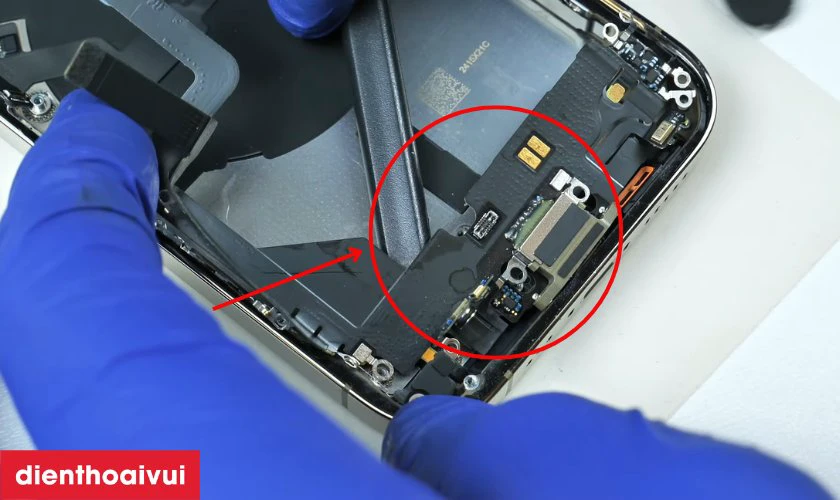 Thay chân sạc iPhone 14 chính hãng GENA là gì?