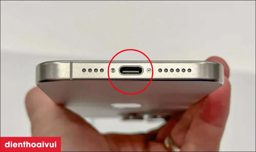 Nguyên nhân chân sạc điện thoại iPhone 16 Pro Max bị hư hỏng