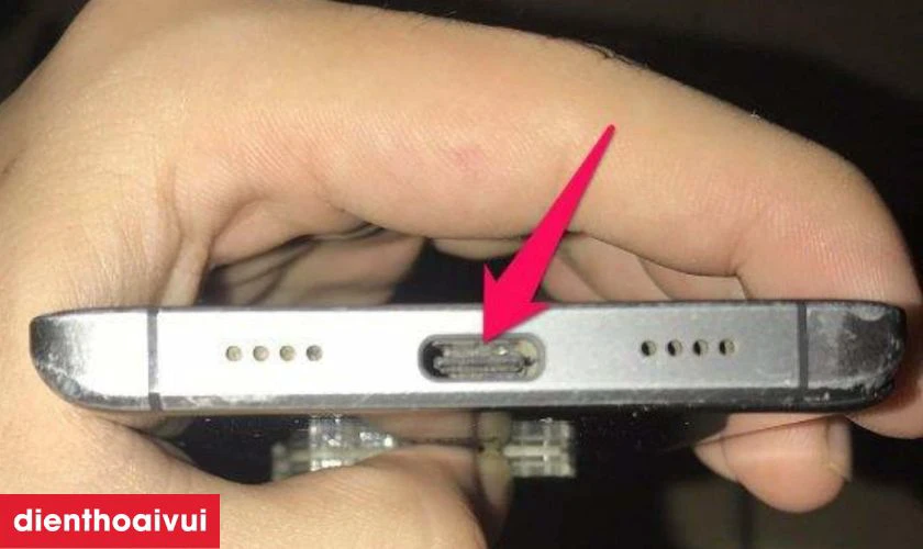 Nguyên nhân chân sạc điện thoại iPhone 6 Plus bị hư hỏng