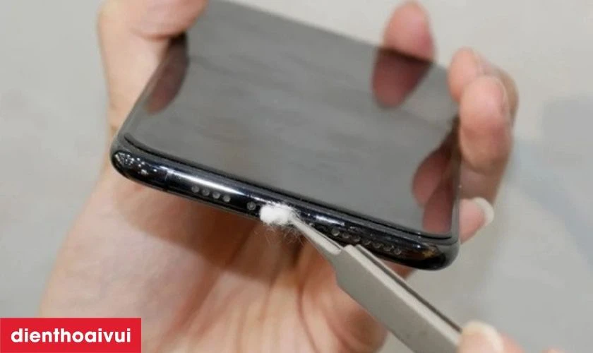 Nguyên nhân chân sạc điện thoại iPhone 8 Plus bị hư hỏng