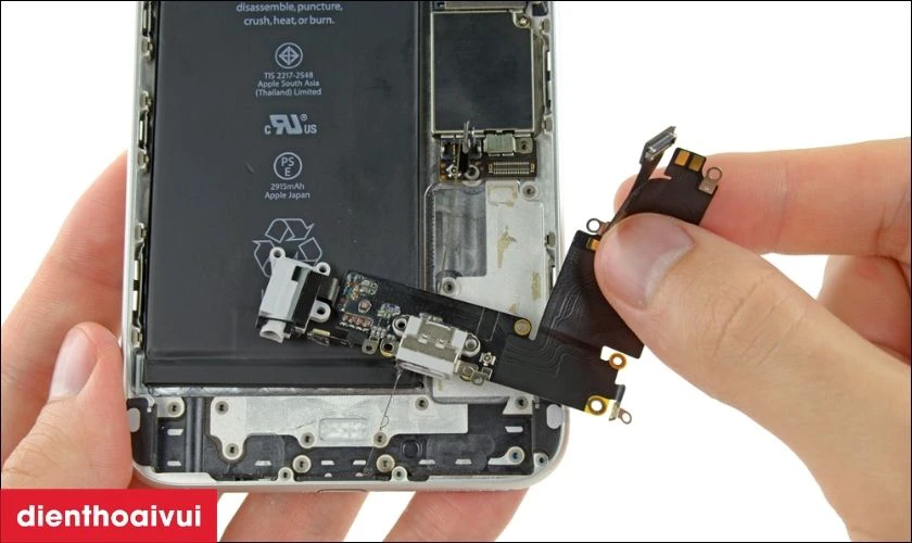 Thay chân sạc iPhone X chính hãng Aries là gì?