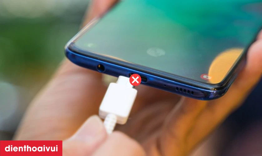 Kh&aacute;ch h&agrave;ng được tư vấn r&otilde; t&igrave;nh trạng m&aacute;y, b&aacute;o gi&aacute; trước khi sửa chữa