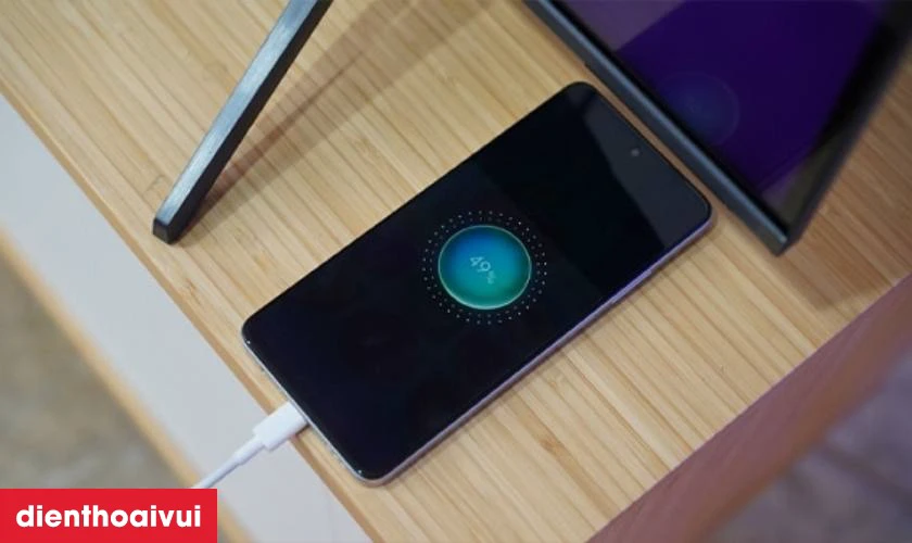 Hướng dẫn c&aacute;ch sạc điện thoại OPPO A3 an to&agrave;n