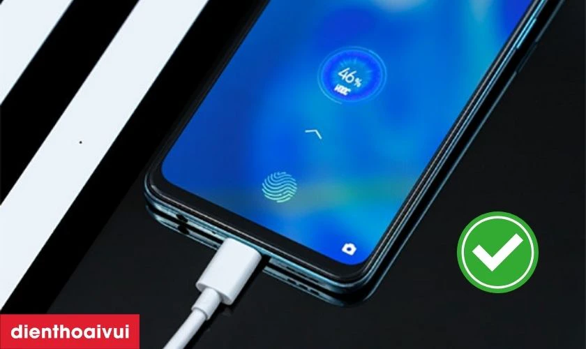 Hướng dẫn c&aacute;ch sạc điện thoại an to&agrave;n