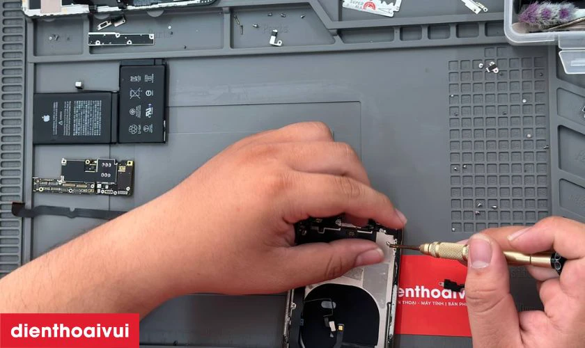 Quy tr&igrave;nh thay ch&acirc;n sạc Oppo A95 chuy&ecirc;n nghiệp