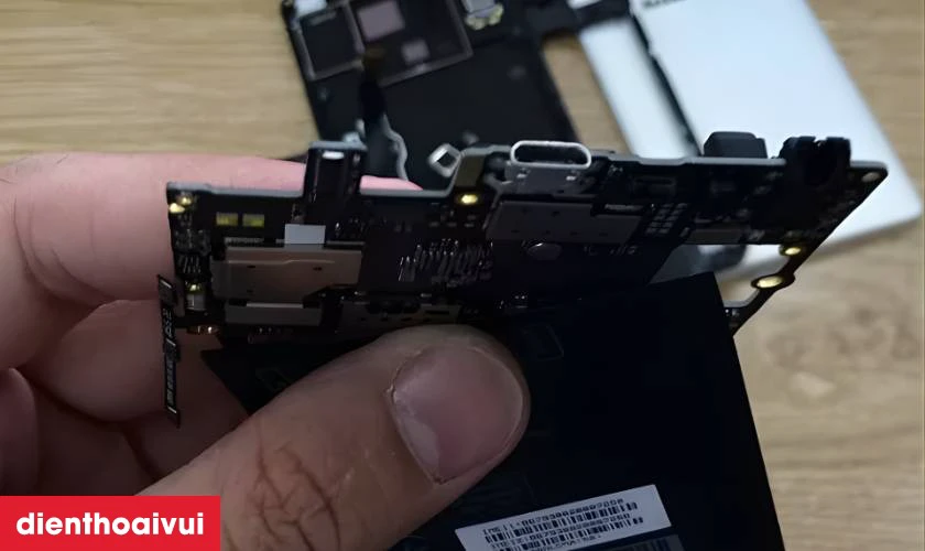 Quy tr&igrave;nh thay ch&acirc;n sạc OPPO Find X8 lấy liền tại Điện Thoại Vui