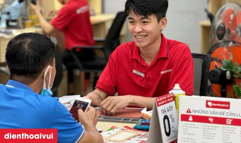 Quy tr&igrave;nh thay ch&acirc;n sạc OPPO Reno 12F 5G lấy liền tại Điện Thoại Vui