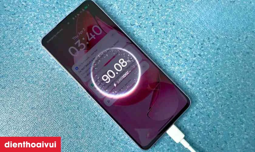 Hướng dẫn c&aacute;ch sạc điện thoại OPPO Reno 13F an to&agrave;n