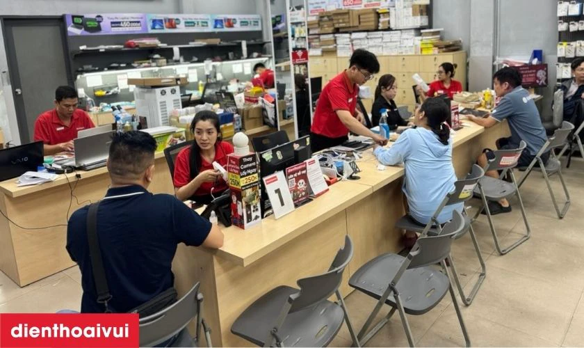 Quy tr&igrave;nh thay ch&acirc;n sạc Realme 7i lấy liền tại Điện Thoại Vui