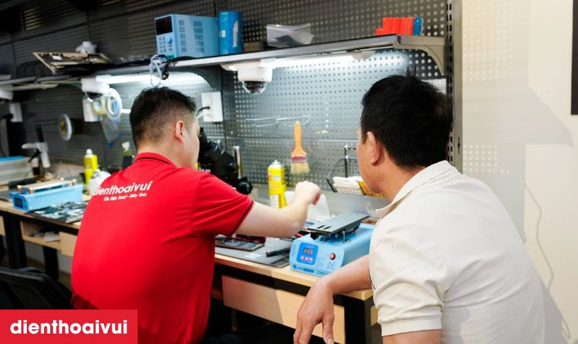 Quy tr&igrave;nh thay ch&acirc;n sạc Realme C15 lấy liền tại Điện Thoại Vui