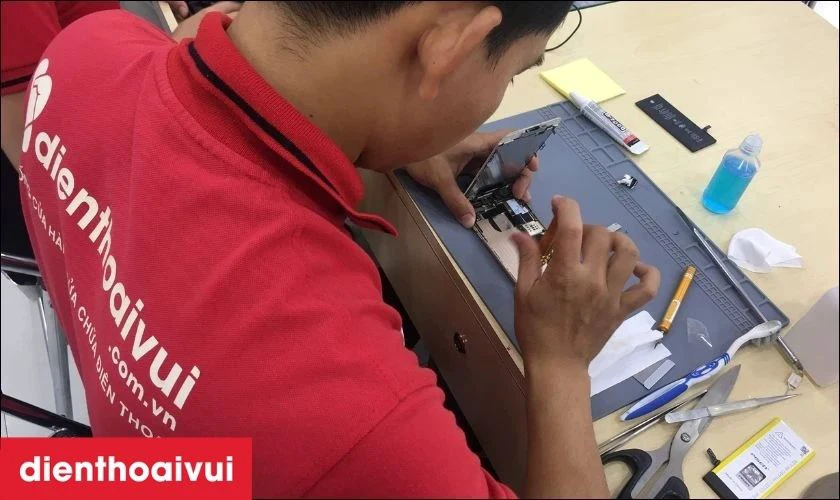 Quy trình thay chân sạc Samsung A05 chuyên nghiệp lấy liền tại Điện Thoại Vui