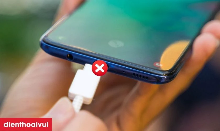 Các dấu hiệu nhận biết bạn cần thay chân sạc Samsung?