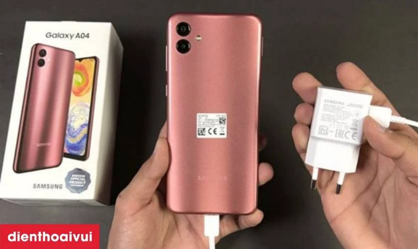 Nguy&ecirc;n nh&acirc;n khiến cổng sạc Samsung Galaxy A04E bị hỏng