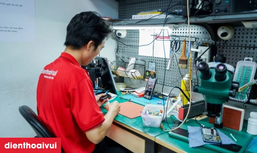 Quy tr&igrave;nh thay ch&acirc;n sạc Samsung Galaxy A07 lấy liền tại Điện Thoại Vui