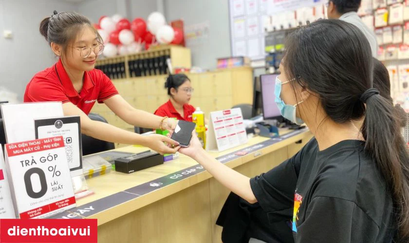 B&agrave;n giao Samsung A15 sau khi thay ch&acirc;n sạc