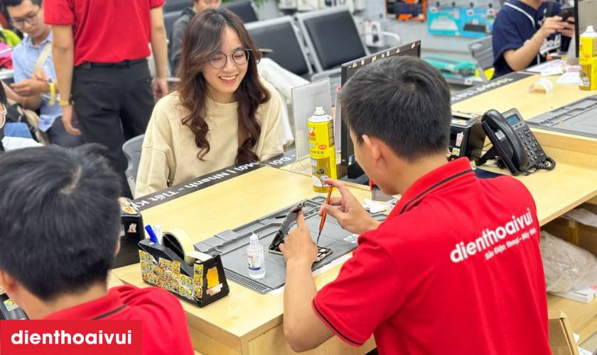 Dịch vụ thay ch&acirc;n sạc Samsung Galaxy A15 ch&iacute;nh h&atilde;ng tại Điện Thoại Vui