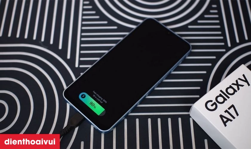 Hướng dẫn c&aacute;ch sạc điện thoại Samsung Galaxy A17 an to&agrave;n