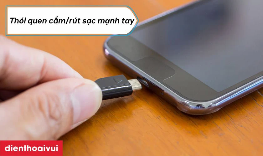 Nguyên nhân khiến cổng sạc Samsung Galaxy A23 bị hỏng