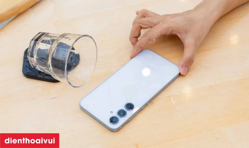 Nguyên nhân khiến chân sạc Samsung Galaxy A55 bị hỏng