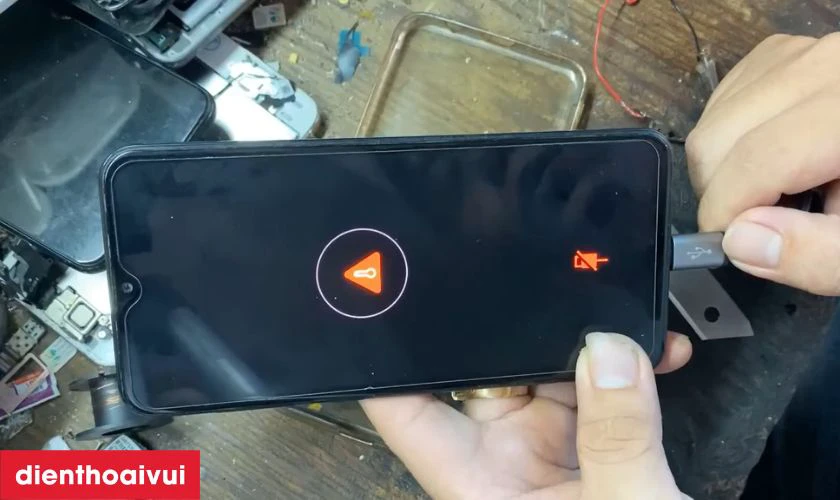 Khi nào cần thay chân chui sạc Samsung Galaxy A9 2016?