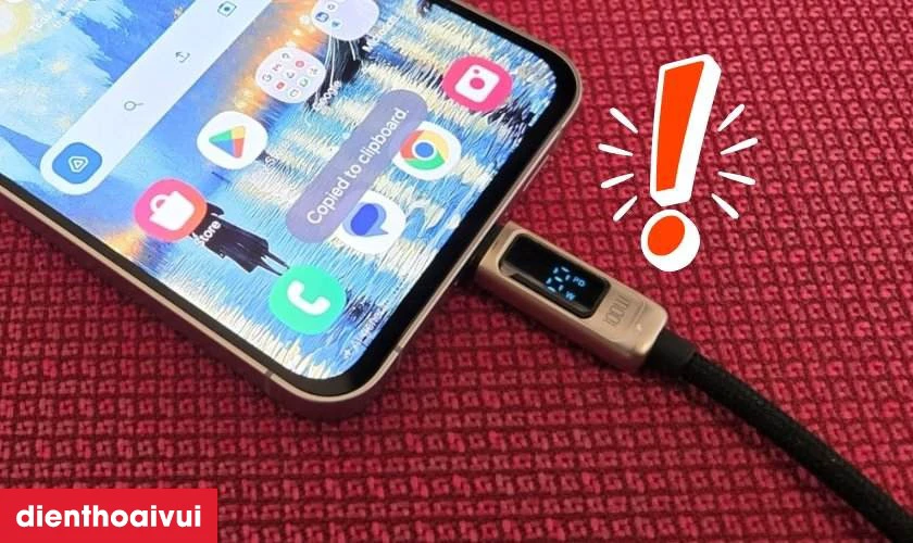 Dấu hiệu n&agrave;o bạn cần thay ch&acirc;n sạc Samsung Galaxy S24 FE?