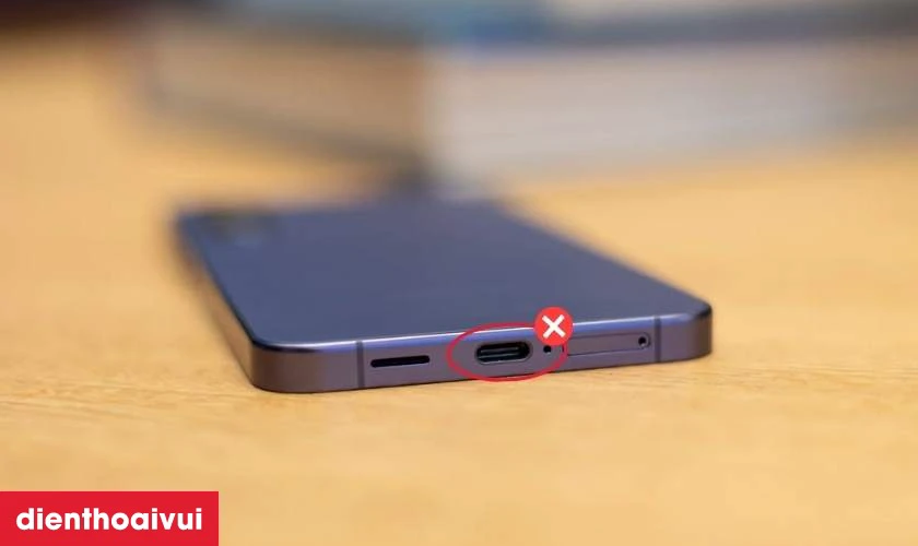 Ch&acirc;n sạc Samsung Galaxy S24 Plus bị hỏng do đ&acirc;u?