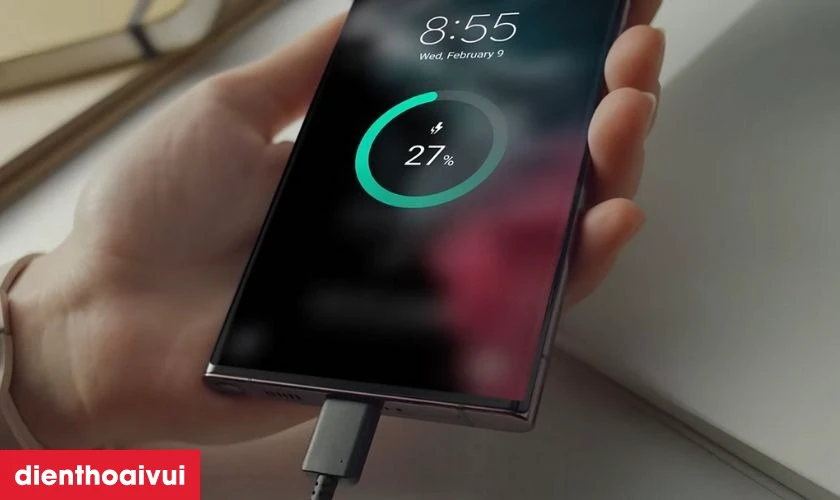 Hướng dẫn c&aacute;ch sạc điện thoại Samsung Galaxy S25 an to&agrave;n