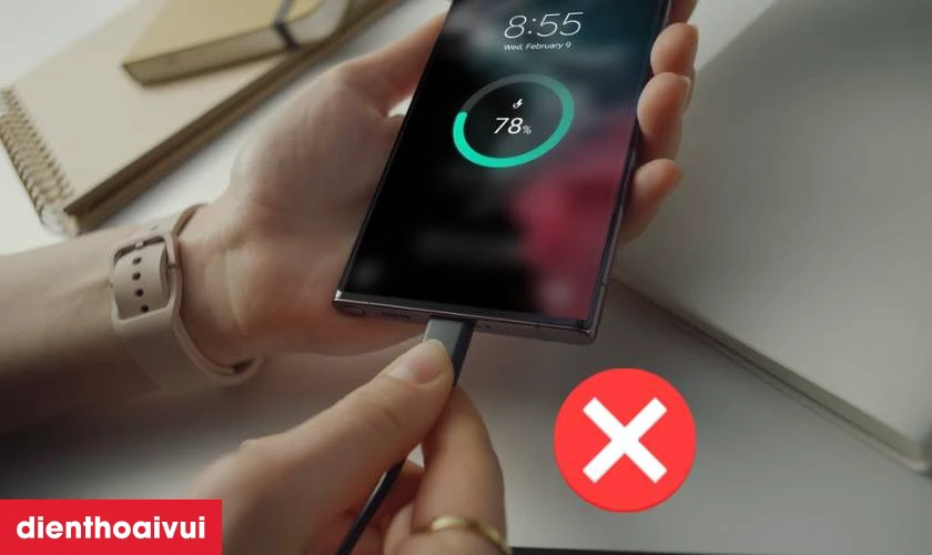 Tại sao điện thoại Samsung Galaxy S25 Ultra bị hư ch&acirc;n sạc?