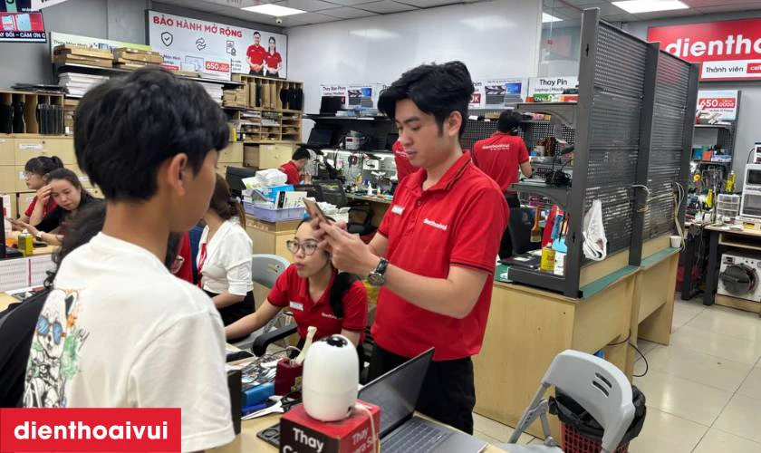 Hướng dẫn c&aacute;ch sạc điện thoại an to&agrave;n, k&egrave;o d&agrave;i tuổi thọ