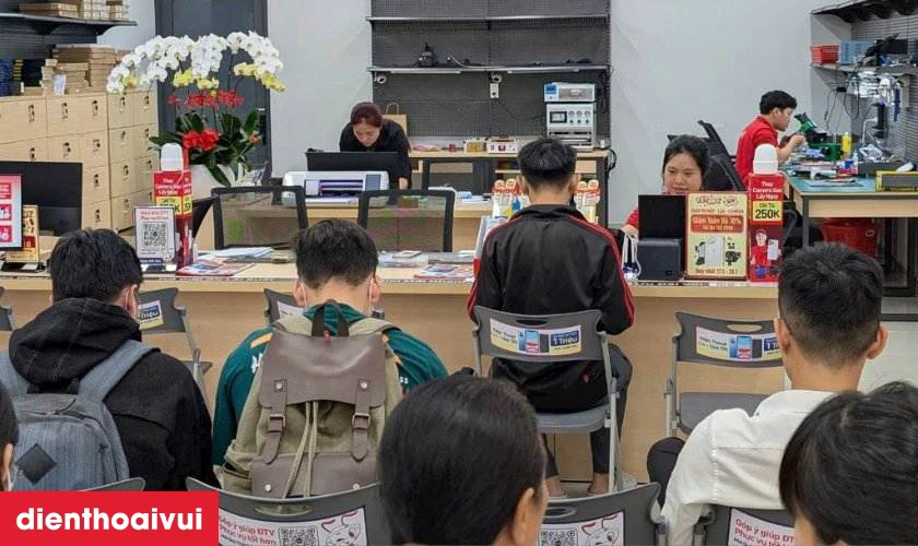 Cần lưu &yacute; g&igrave; khi thay ch&acirc;n sạc Xiaomi 13T