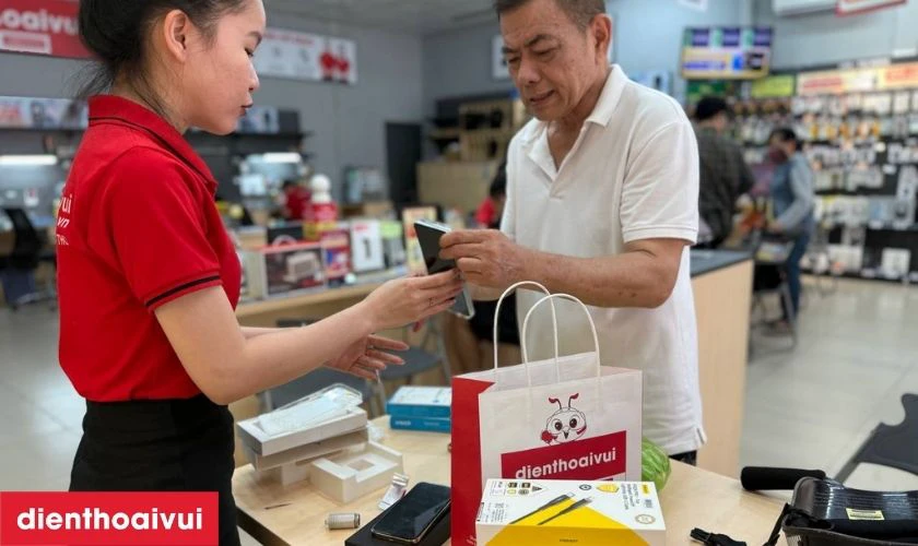 Quy tr&igrave;nh thay ch&acirc;n sạc Xiaomi Redmi 10 4G lấy liền tại Điện Thoại Vui