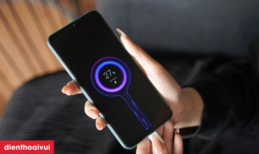 Hướng dẫn c&aacute;ch sạc điện thoại Xiaomi Redmi 13 an to&agrave;n