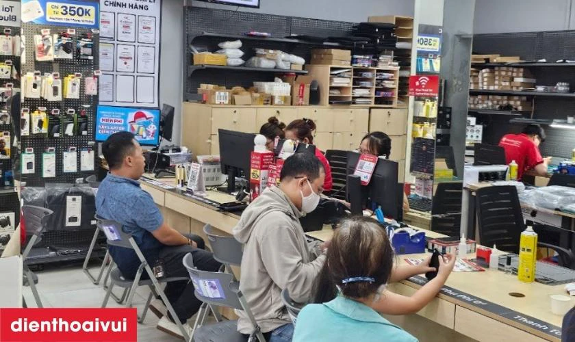 Địa chỉ thay chân sạc Xiaomi Redmi 13C ở đâu giá tốt, lấy liền tại TPHCM, Hà Nội, Đồng Nai