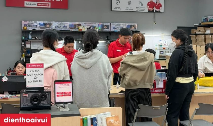 Quy tr&igrave;nh thay ch&acirc;n sạc Xiaomi Redmi 15C lấy liền tại Điện Thoại Vui