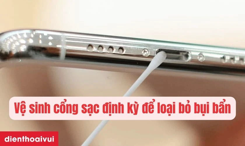 Vệ sinh cổng sạc định kỳ