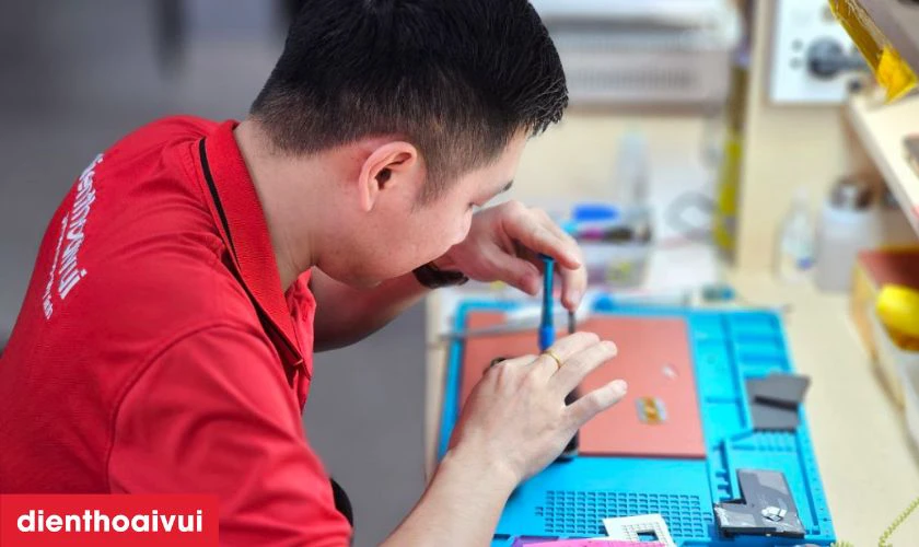 Quy tr&igrave;nh thay ch&acirc;n sạc Xiaomi Redmi A5 lấy liền tại Điện Thoại Vui