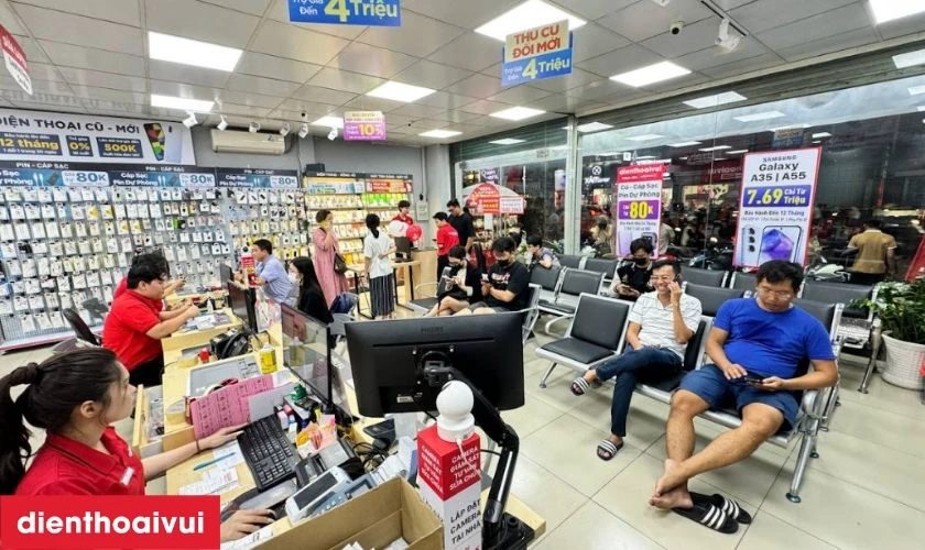 Thay ch&acirc;n sạc Xiaomi Redmi Note 14 Pro gi&aacute; tốt tại Điện Thoại Vui