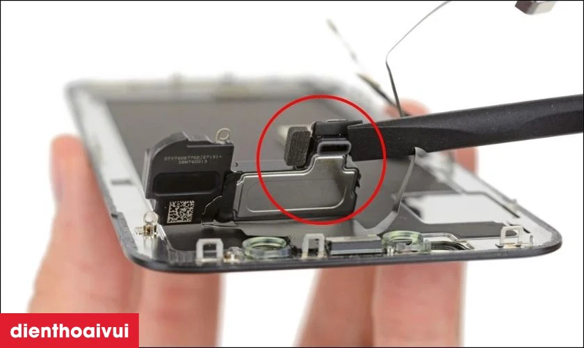 Thay dây nối loa trong iPhone 11 Pro chính hãng Safety giá tốt tại Điện Thoại Vui