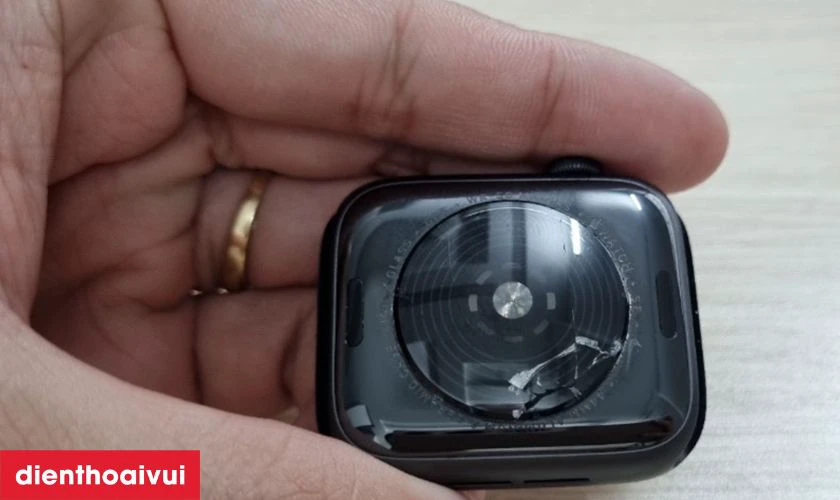 Khi nào cần thay đế sạc Apple Watch Series 6 40mm?