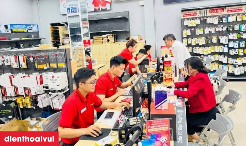 Quy tr&igrave;nh thay đ&egrave;n flash b&oacute;c m&aacute;y iPhone 12 tại Điện Thoại Vui