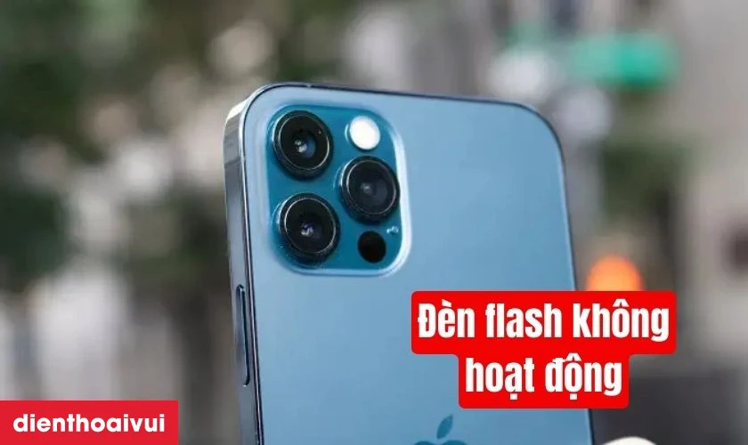 Thay đ&egrave;n flash b&oacute;c m&aacute;y iPhone 12 Pro