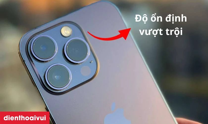 Thay đ&egrave;n flash b&oacute;c m&aacute;y iPhone 14 Pro c&oacute; tốt kh&ocirc;ng?