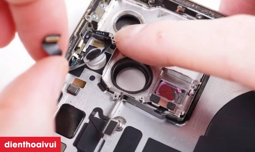 Thay đ&egrave;n flash b&oacute;c m&aacute;y iPhone 14 Pro Max c&oacute; tốt kh&ocirc;ng?