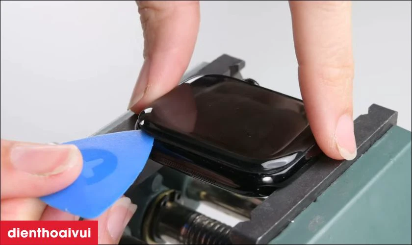 Có nên thay ép kính Apple Watch SE 2022 không?