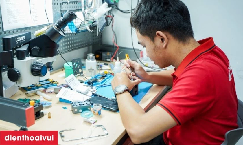 Cửa hàng thay ép kính điện thoại ở đâu giá rẻ, lấy liền tại TPHCM và Hà Nội?