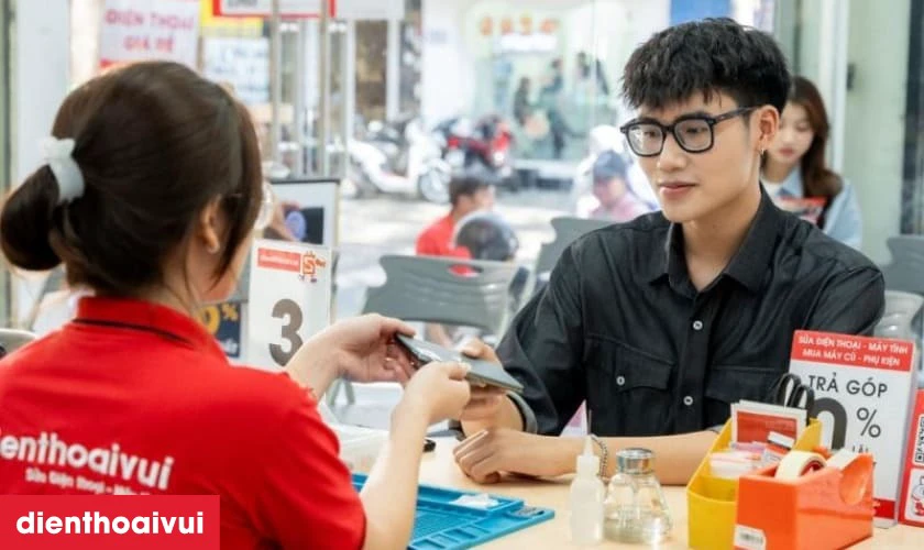 Quy tr&igrave;nh thay &eacute;p k&iacute;nh Honor X7c chuy&ecirc;n nghiệp tại Điện Thoại Vui