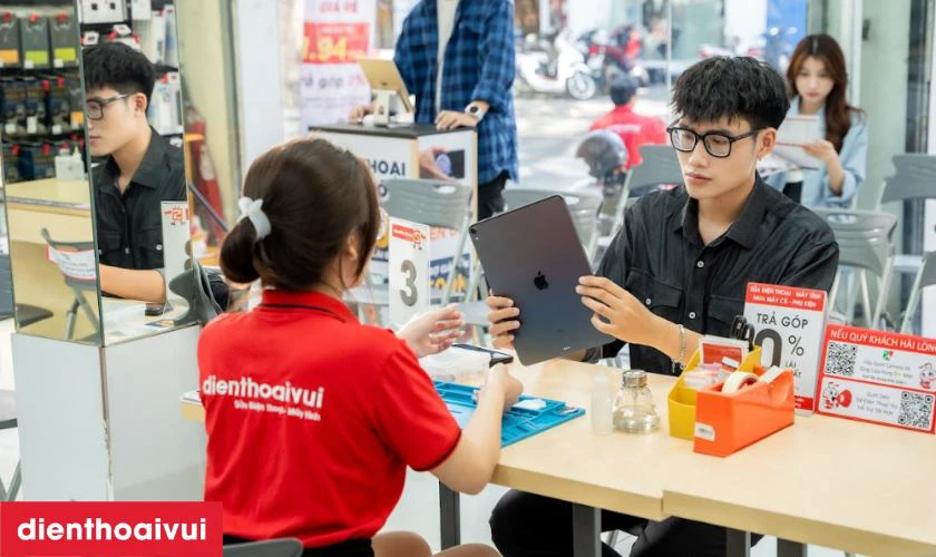 Kỹ thuật viên giàu kinh nghiệm, tay nghề cao, thực hiện cẩn thận từng công đoạn