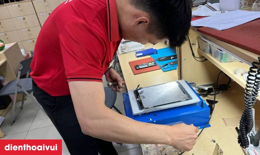 Thay ép kính iPad Air M2 13 inch 2024 là gì