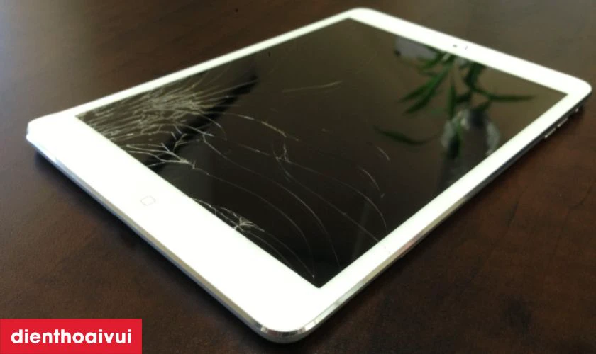 Kính màn hình iPad Mini bị hư cần thay ép do đâu?
